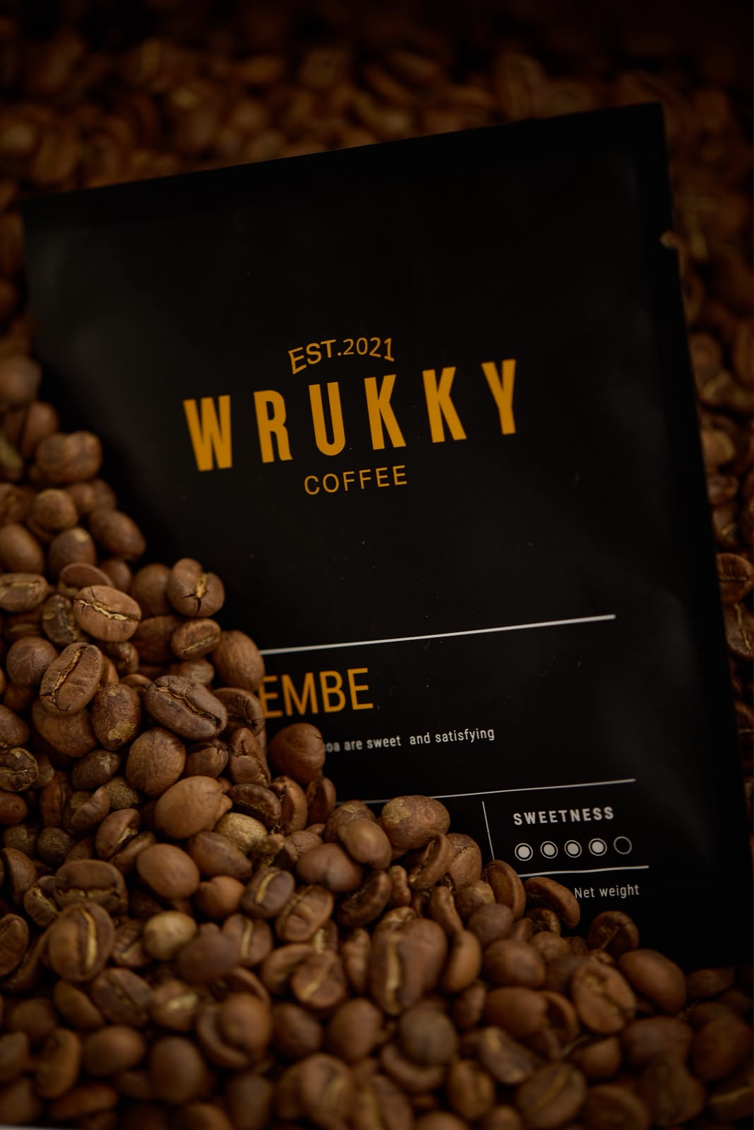 Café fraîchement moulu dans un sachet drip